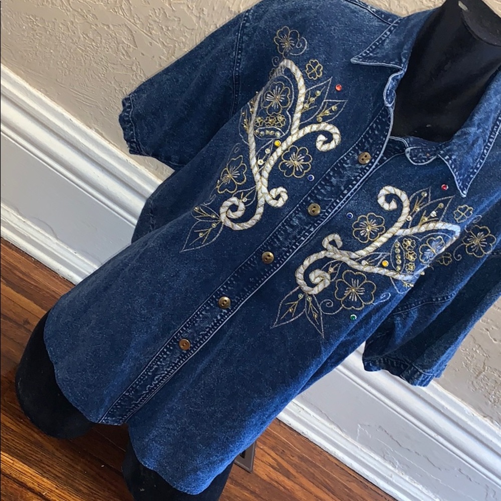 BOUTIQUE Women’s Button Up Jean Shirt - Sz L/XL